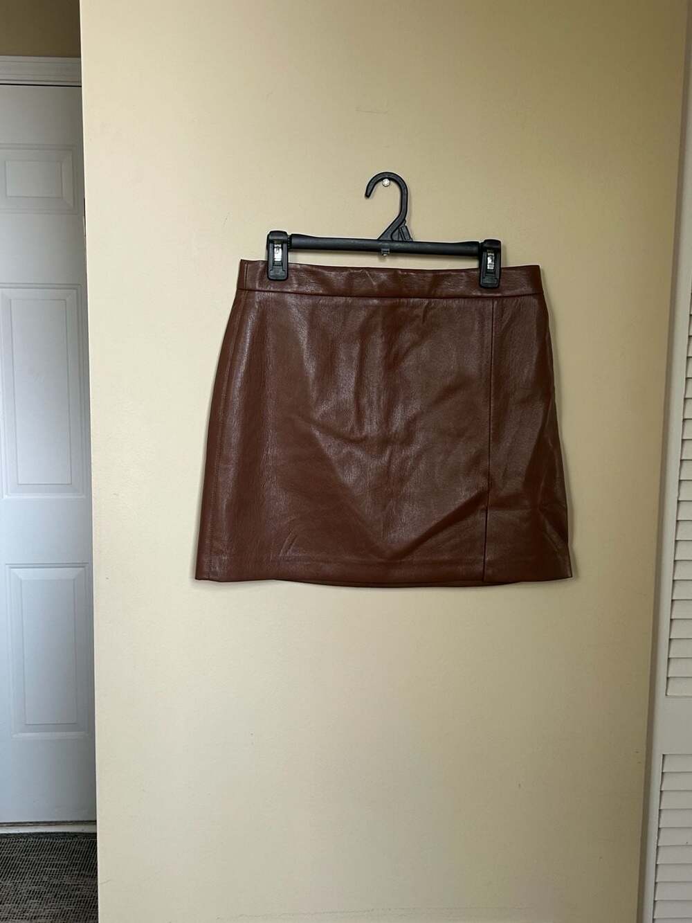 Wilfred Aritzia Patio Mini Skirt 10 Vegan Faux Leather Slit Cocoa Brown